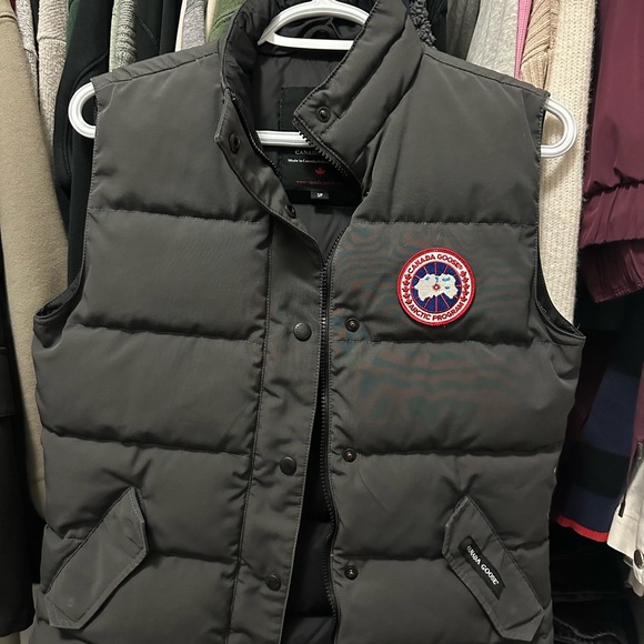 Canada Goose Vest - Picture 2 of 3